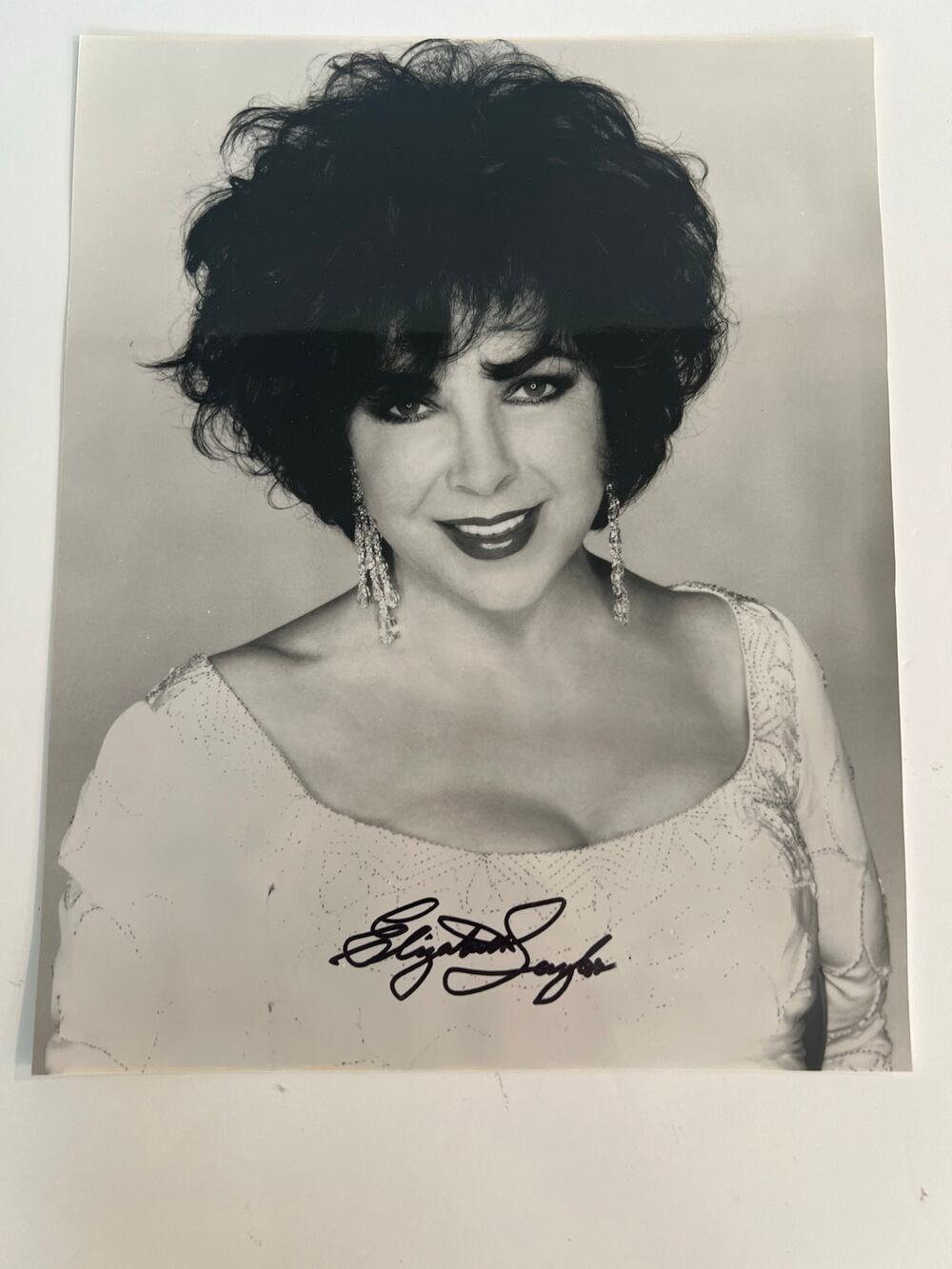 Signed Autographed Photo of Hollywood Actress Elizabeth Taylor JL